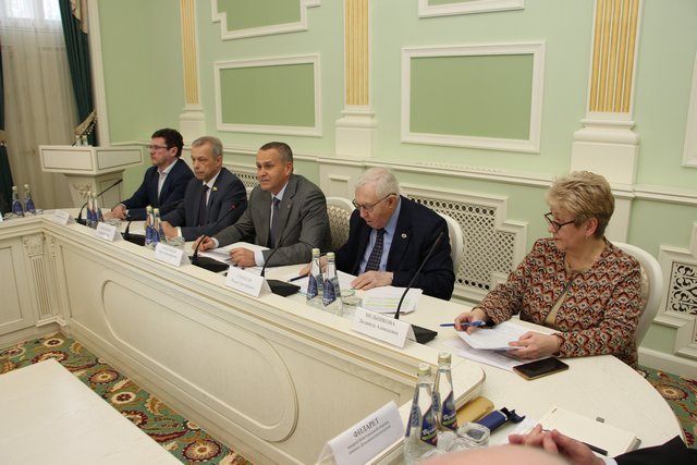 Министр молодежной политики на окружном уровне поделилась опытом взаимодействия с учебными заведениями.